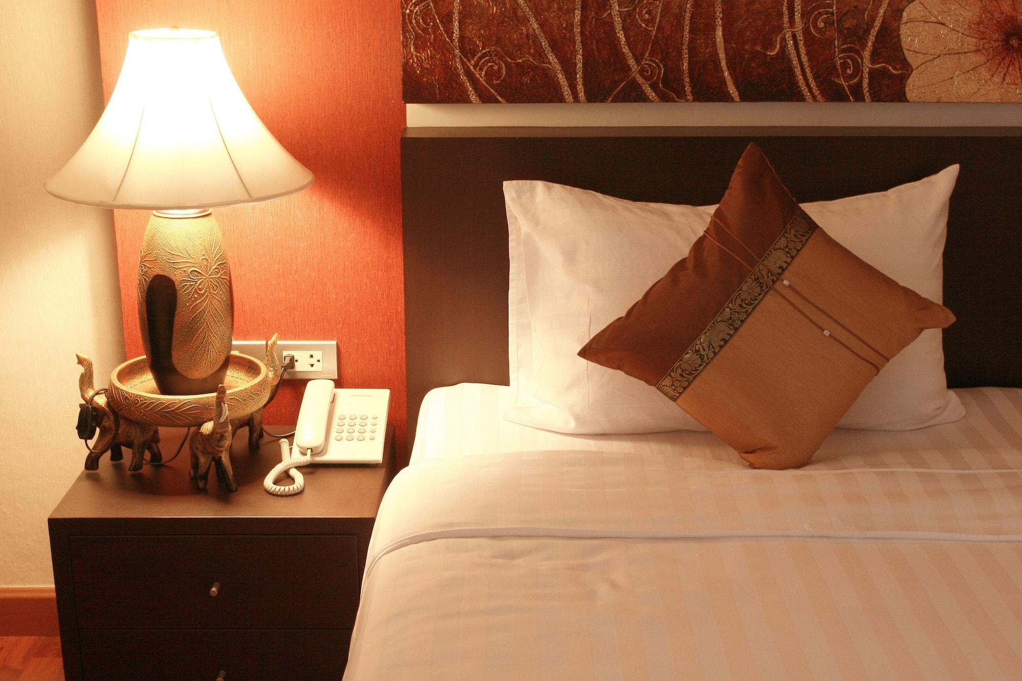 Mirth Sathorn Hotel Bangkok Luaran gambar