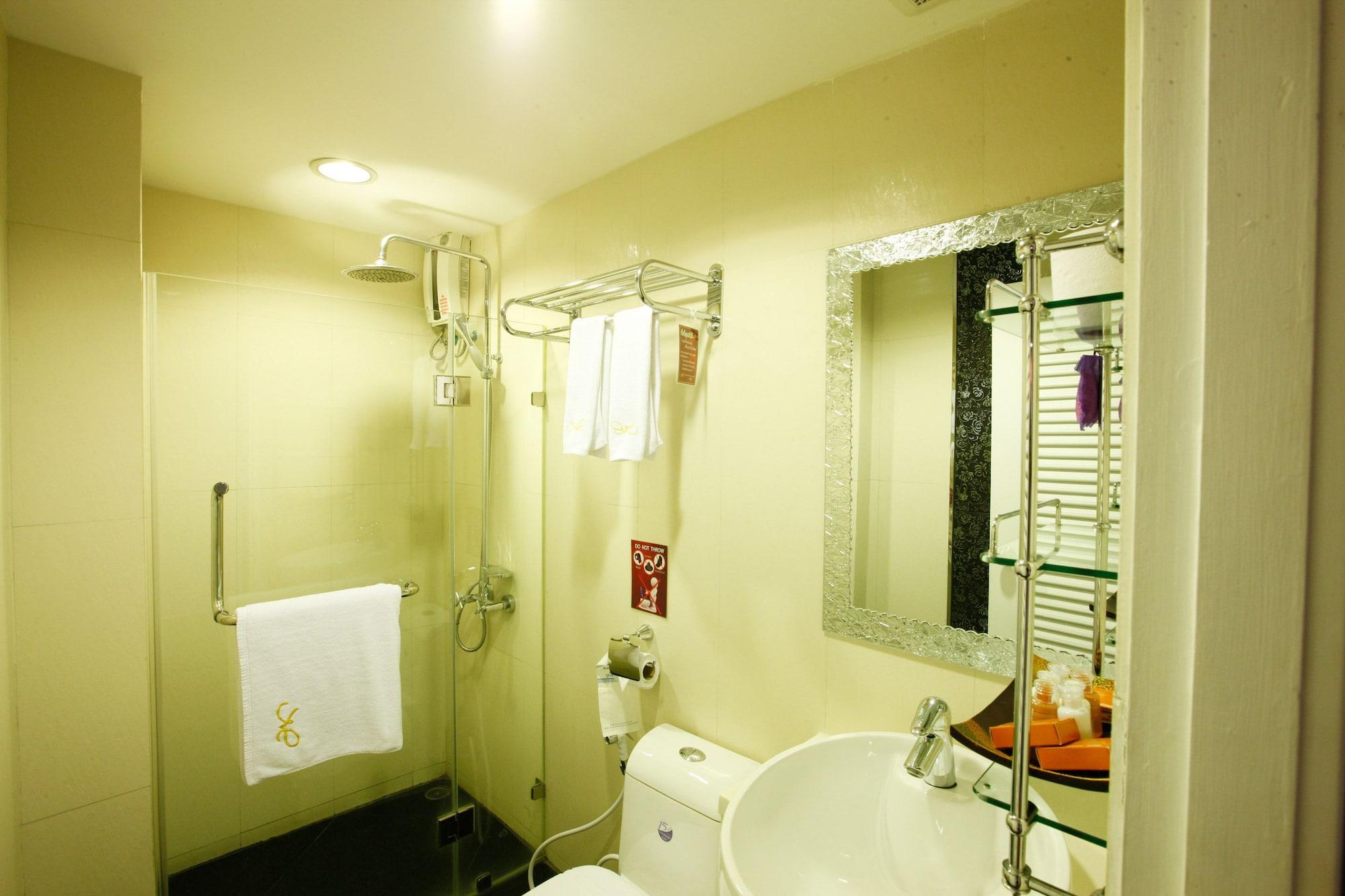 Mirth Sathorn Hotel Bangkok Luaran gambar