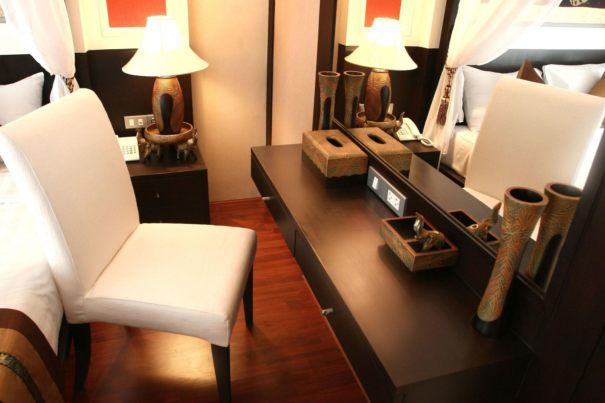Mirth Sathorn Hotel Bangkok Luaran gambar