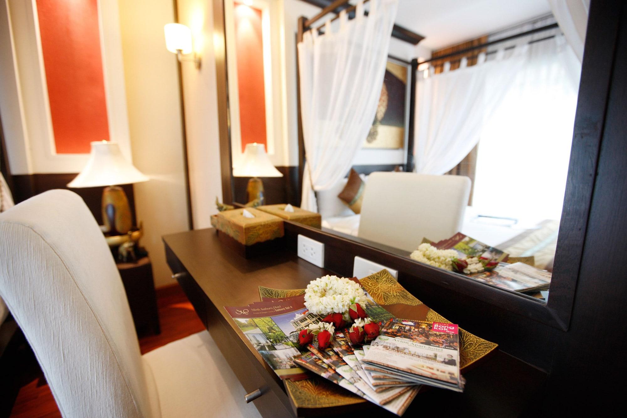 Mirth Sathorn Hotel Bangkok Luaran gambar