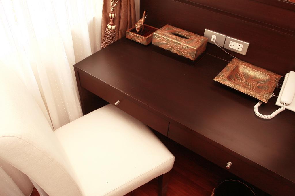 Mirth Sathorn Hotel Bangkok Luaran gambar